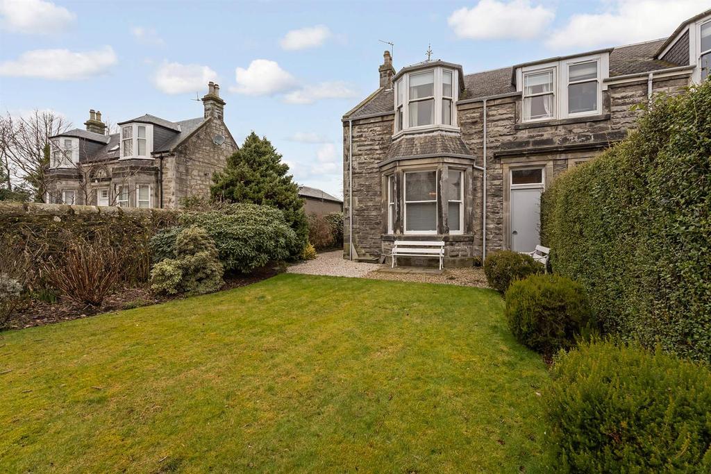 4 Venturefair Avenue, Dunfermline... 3 bed semidetached house £335,000
