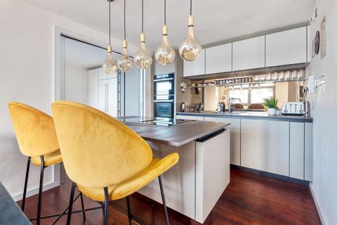 29 Thamespoint, Teddington, TW11 9PP