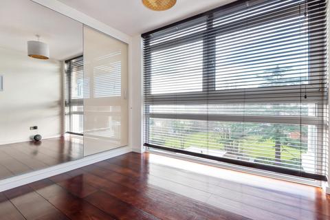 29 Thamespoint, Teddington, TW11 9PP
