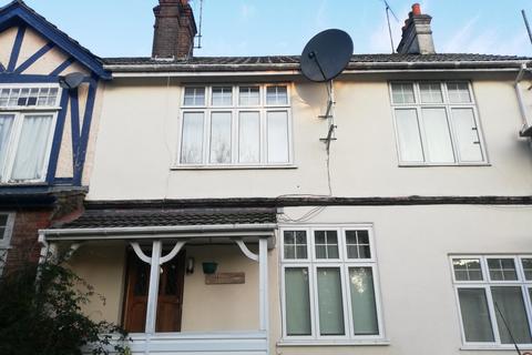 3 bedroom semi-detached house to rent, Medway Drive, East Grinstead