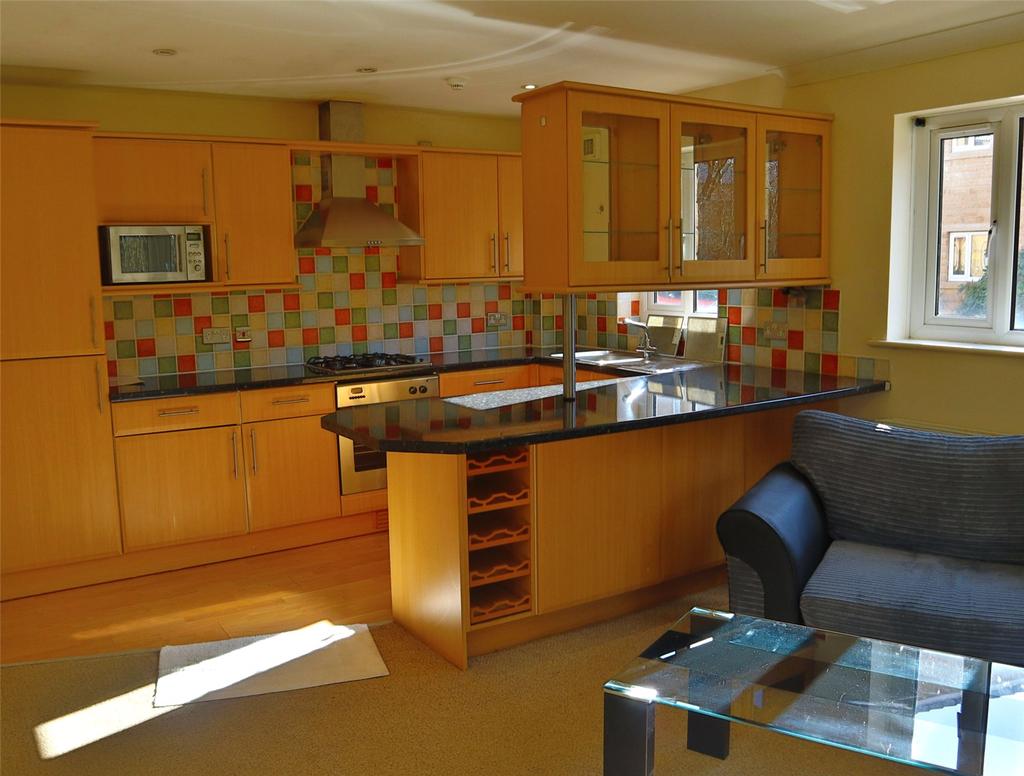 Kings Court, Kings Mill Lane, Huddersfield, West Yorkshire, HD1 2 bed