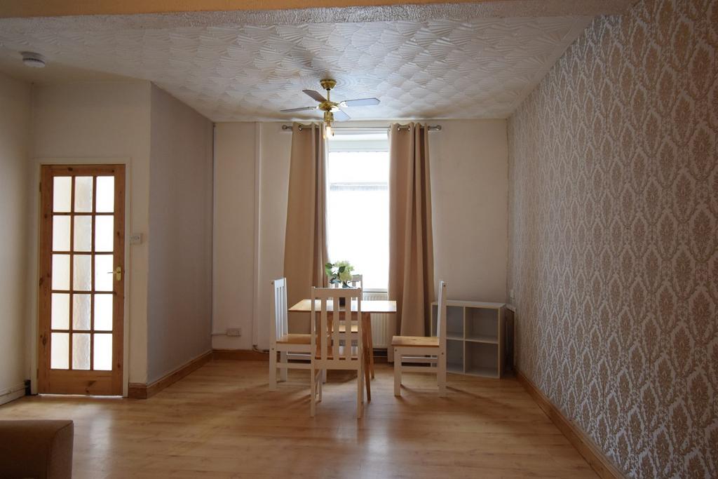 Margaret Street, Hopkinstown, Pontypridd 3 bed house £815 pcm (£188 pw)