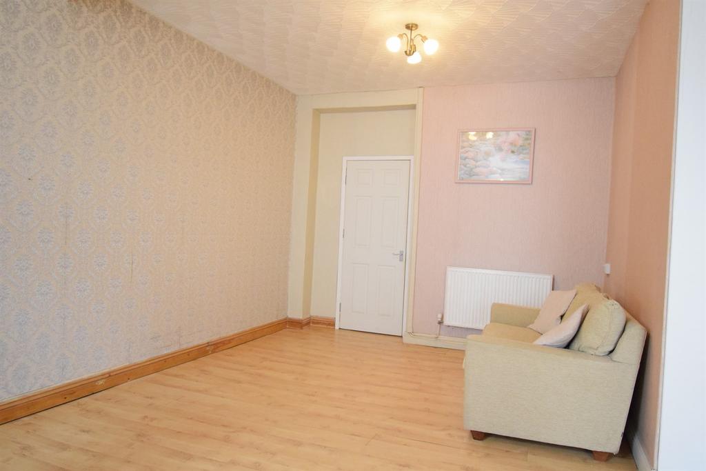 Margaret Street, Hopkinstown, Pontypridd 3 bed house £815 pcm (£188 pw)