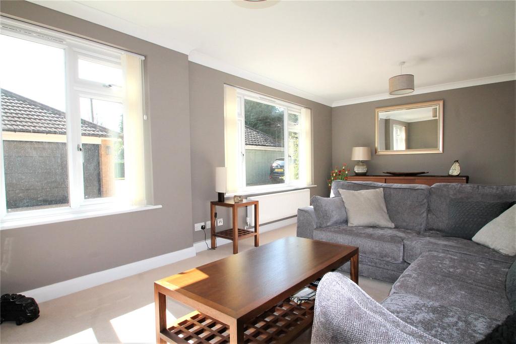 Ambleside Road, Lightwater, Surrey, GU18 4 bed detached house £800,000