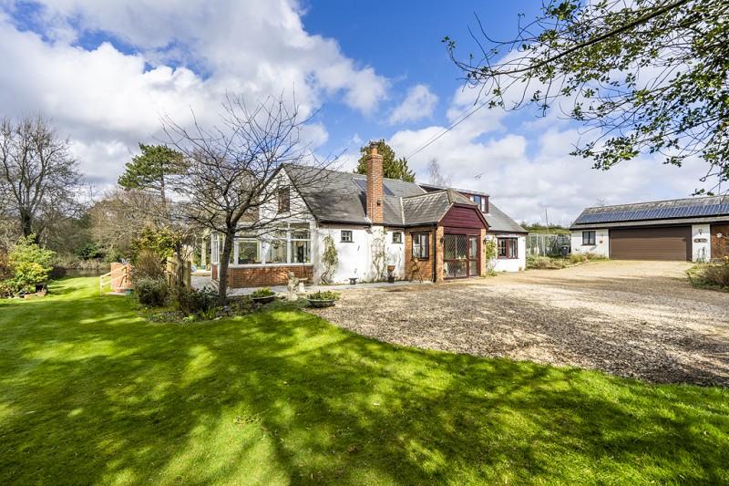 Grange Road, Netley Abbey... 4 bed detached house - £1,100,000