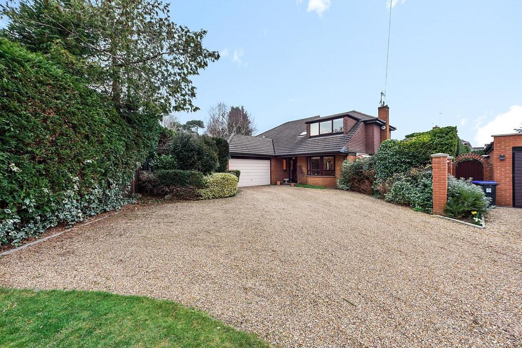 Elmstead Road, West Byfleet, KT14 4 bed detached house £1,495,000