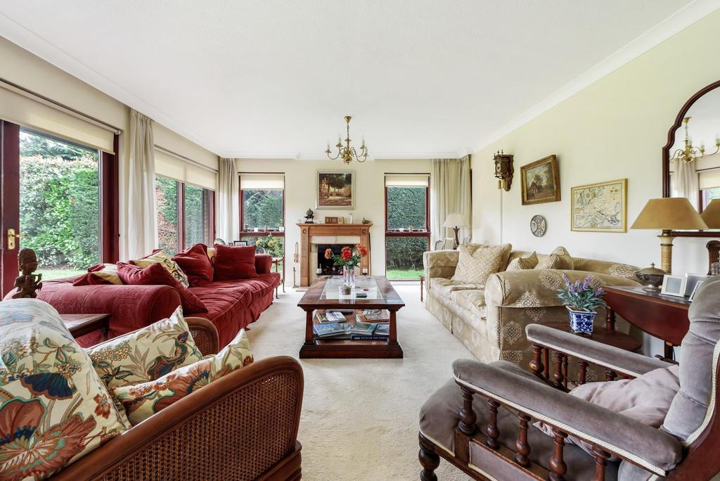 Elmstead Road, West Byfleet, KT14 4 bed detached house £1,495,000