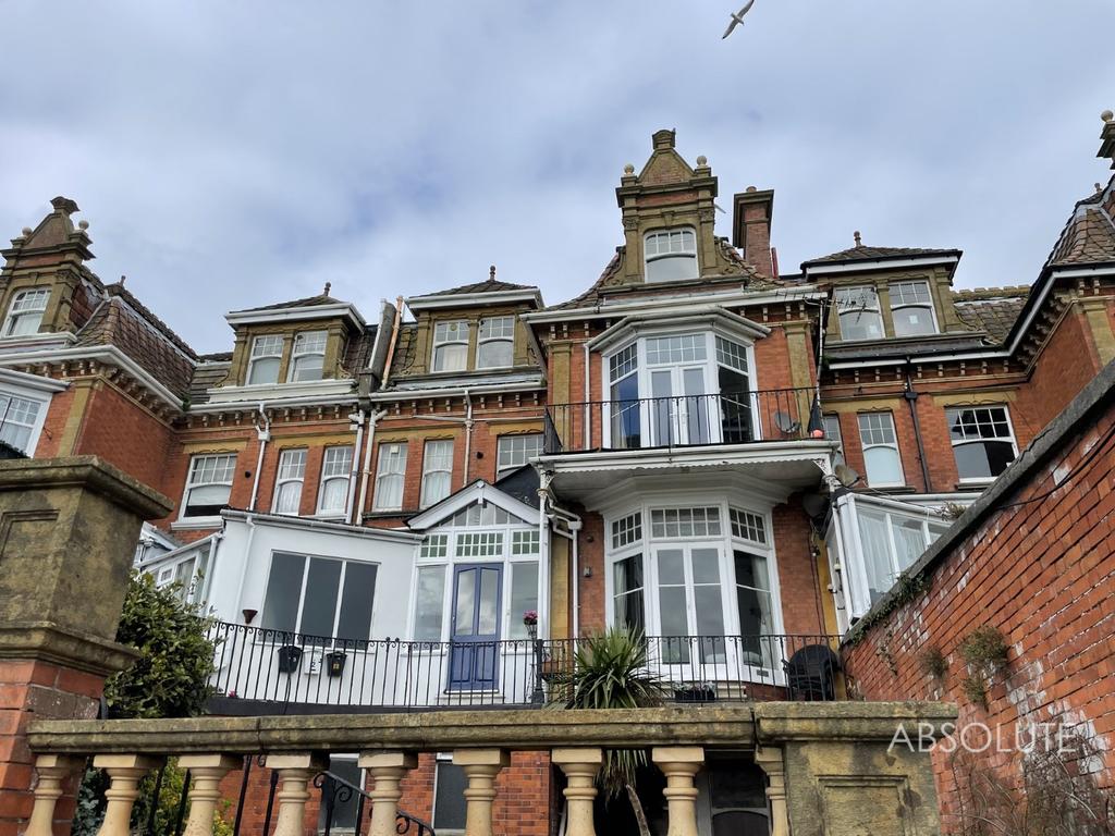 Flat 3, 2 Queens Park Road, Paignton... 2 bed flat £825 pcm (£190 pw)