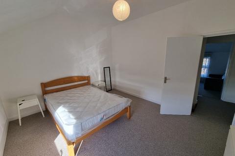 2 bedroom maisonette to rent - Aston House