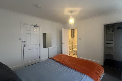 1 bedroom in a house share to rent, Sterte Road, Poole, Dorset, BH15 2AH