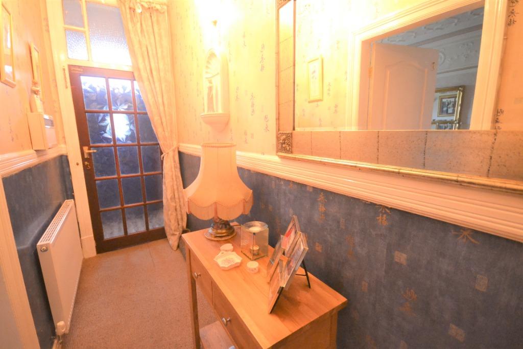 Hall Lane, Hindley, Wigan, WN2 3 bed semidetached house £260,000