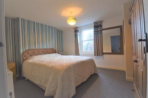 2 bedroom flat to rent, Fore Street, Northam, EX39