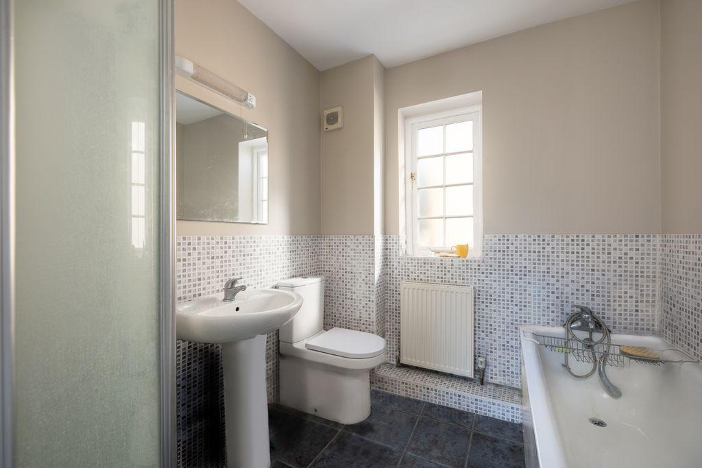 Ensuite to Bed 1