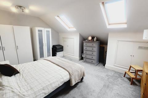 3 bedroom flat to rent, Eccleston Road, West Ealing
