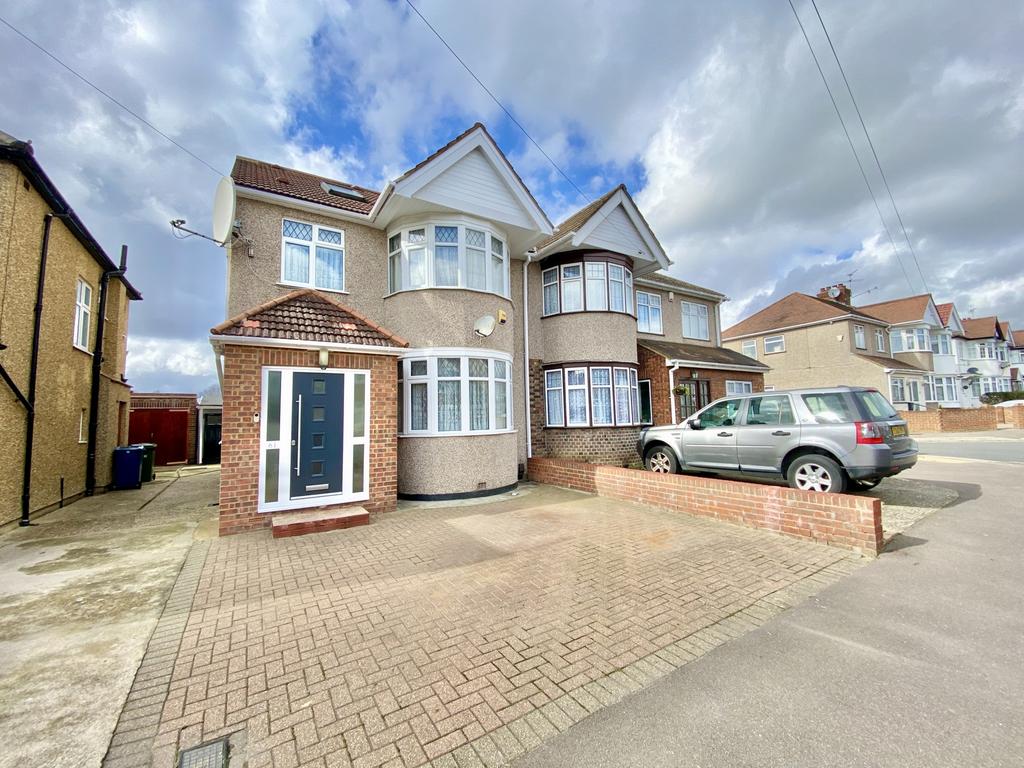 Kingshill Drive, Kenton, HA3 4 bed semidetached house £739,950