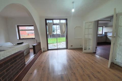 4 bedroom terraced house to rent - Hursbourne Gardens, Barking