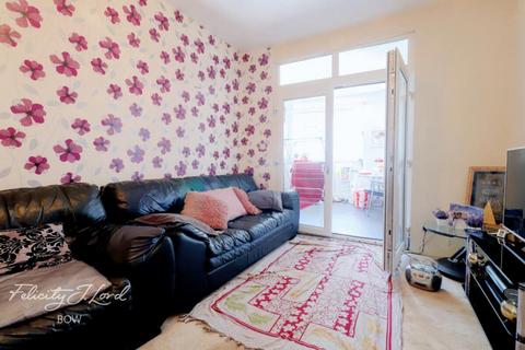 1 bedroom apartment to rent, Kitchener Road, London
