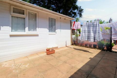 1 bedroom apartment to rent, Kitchener Road, London