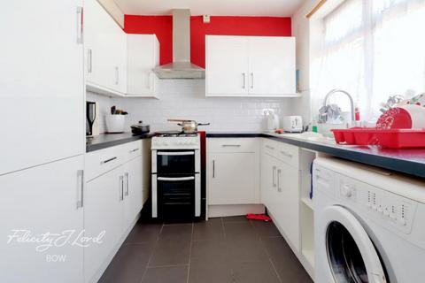 1 bedroom apartment to rent, Kitchener Road, London