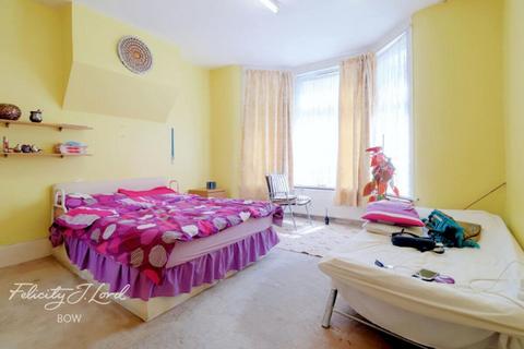 1 bedroom apartment to rent, Kitchener Road, London