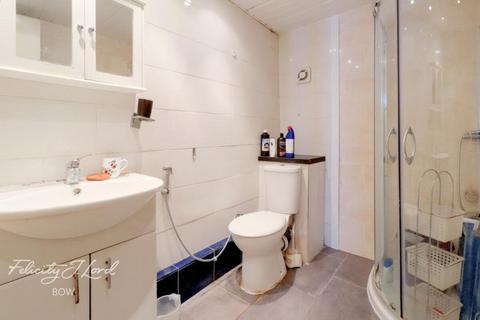 1 bedroom apartment to rent, Kitchener Road, London