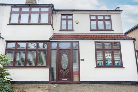 8 Tennyson Way, Hornchurch, RM12 4BU