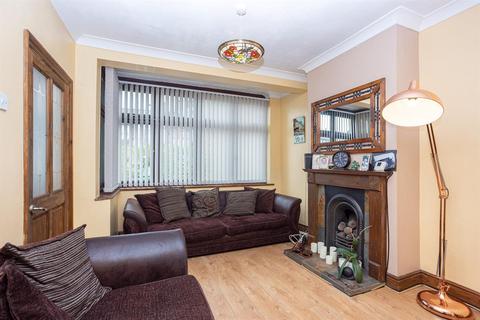 8 Tennyson Way, Hornchurch, RM12 4BU