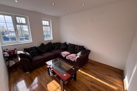 3 bedroom apartment to rent, Bath Road, Harmondsworth, Greater London, UB7