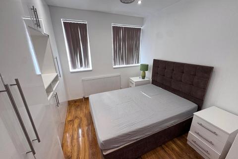 3 bedroom apartment to rent, Bath Road, Harmondsworth, Greater London, UB7
