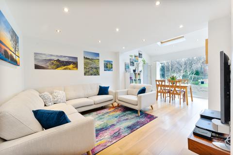 48 Broadmead Avenue, Worcester Park, KT4 7SW