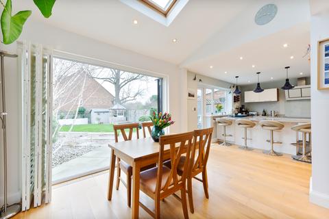 48 Broadmead Avenue, Worcester Park, KT4 7SW
