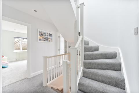 48 Broadmead Avenue, Worcester Park, KT4 7SW
