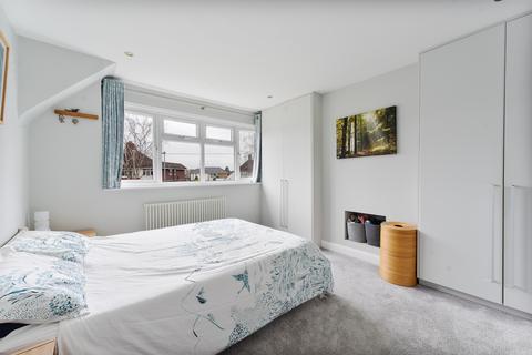 48 Broadmead Avenue, Worcester Park, KT4 7SW