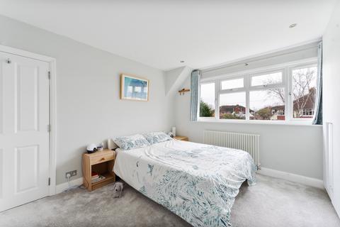 48 Broadmead Avenue, Worcester Park, KT4 7SW