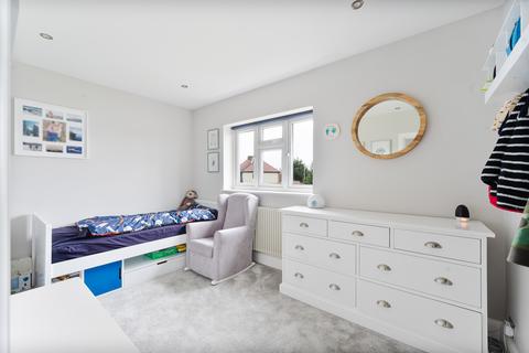 48 Broadmead Avenue, Worcester Park, KT4 7SW