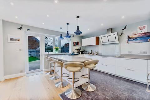 48 Broadmead Avenue, Worcester Park, KT4 7SW