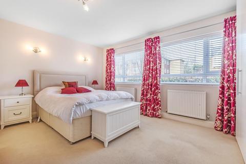 Flat B, 19 Princes Road, London, SW19 8RQ