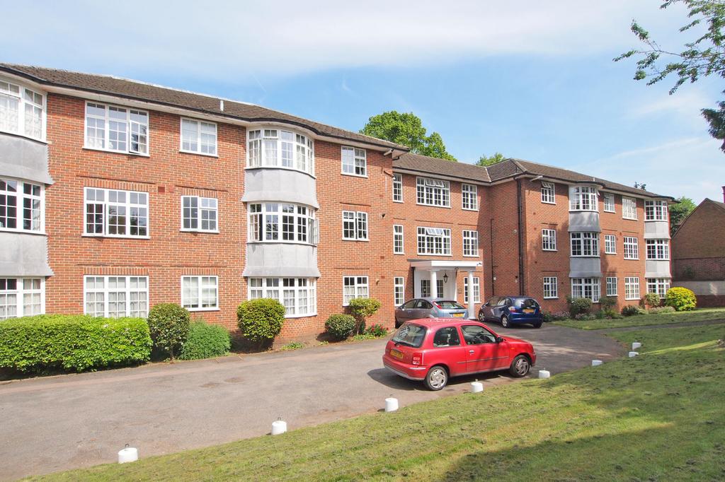 Ewell House West Street, Ewell Village, KT17 2 bed apartment £1,400