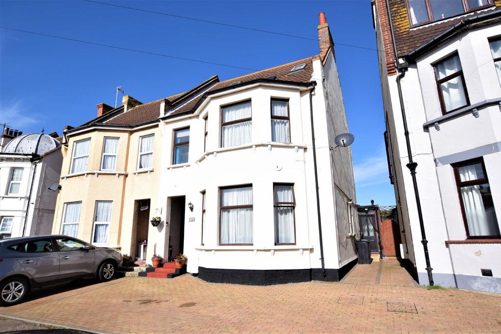 ClactononSea 7 bed semidetached house £415,000