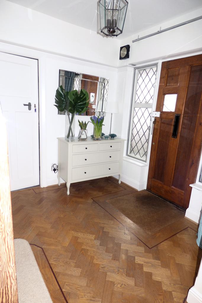 Brackendale Gardens, Upminster RM14 3 bed semidetached house £769,995
