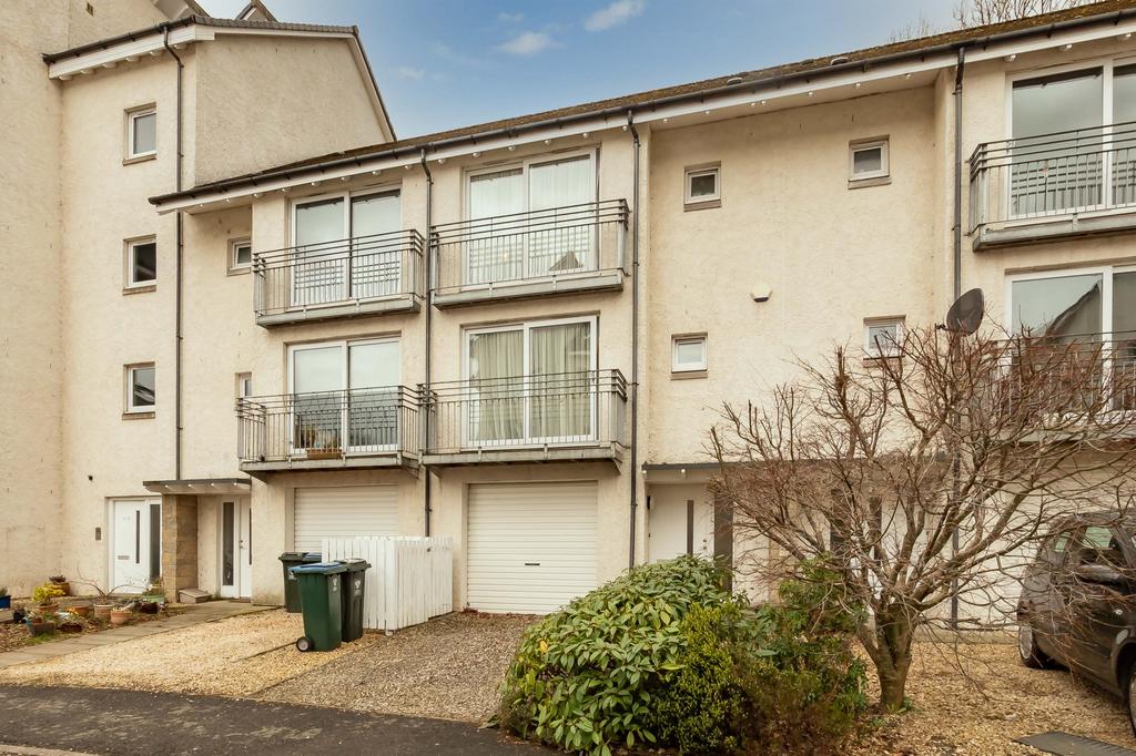 11 Riverside Park, Blairgowrie, Perthshire, PH10 4 bed townhouse £199,995
