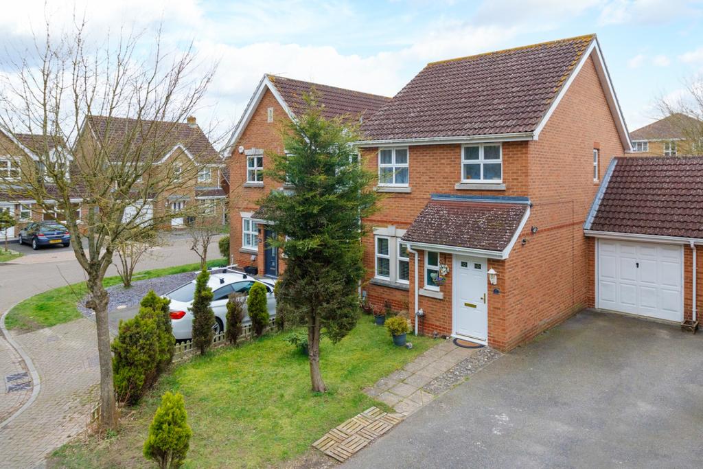 Christopher Bushell Way, Ashford 3 bed semidetached house £370,000