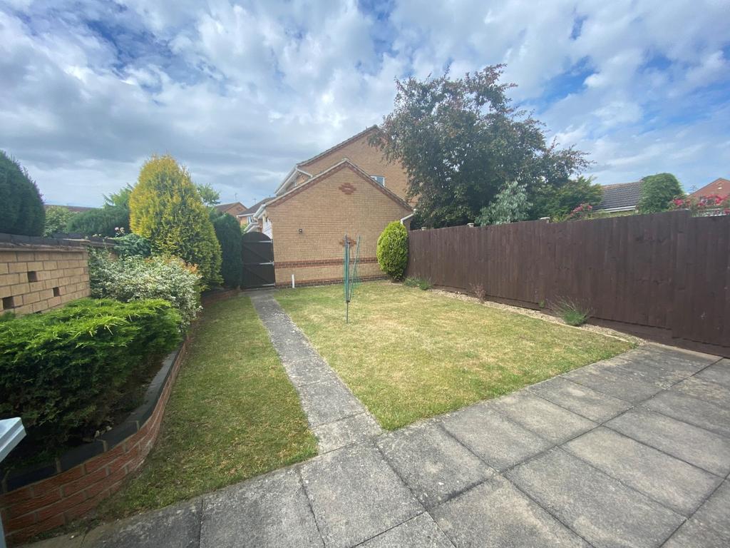 Wensleydale Close, Grantham, NG31 3 bed semidetached house £850 pcm