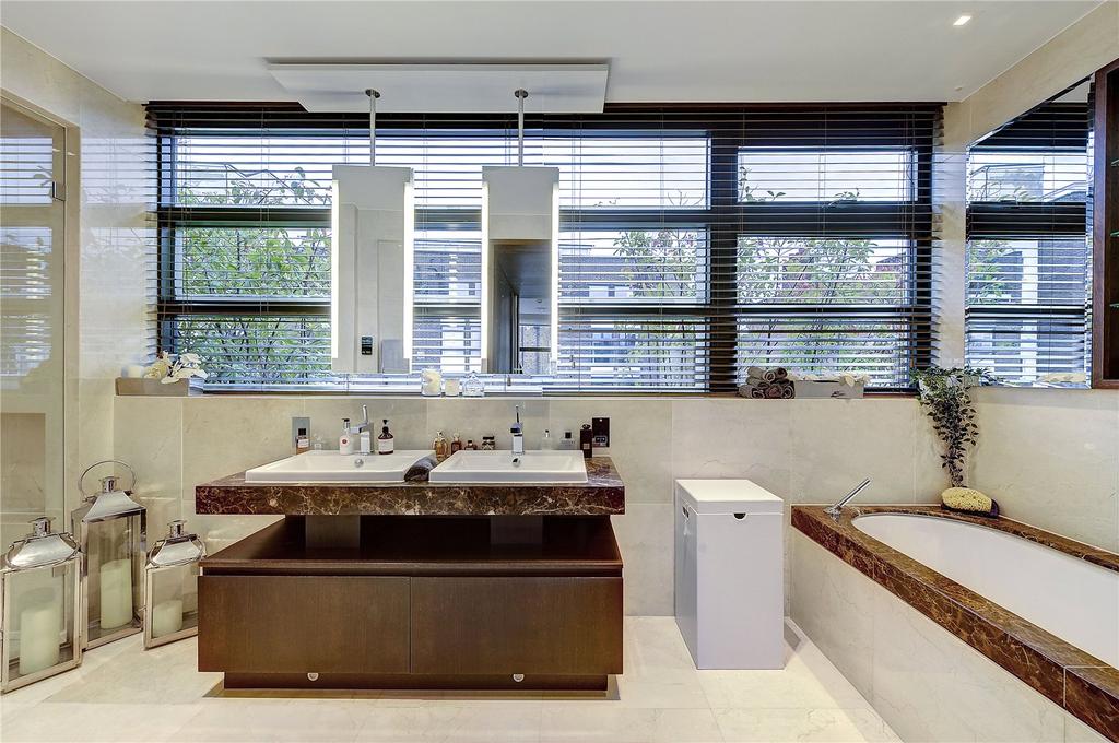 Principal Bathroom