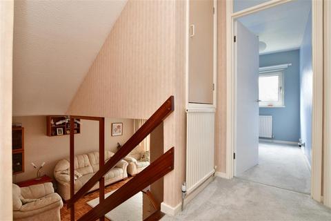 28 Bench Field, South Croydon, CR2 7HX