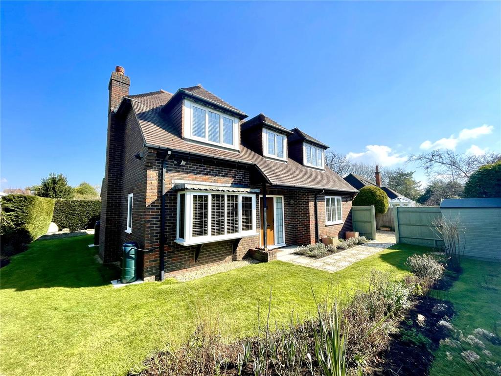 Bitterne Way, Lymington, SO41 3 bed bungalow £925,000