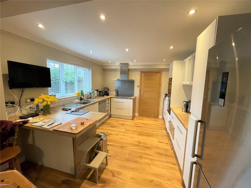 Bitterne Way, Lymington, SO41 3 bed bungalow £925,000
