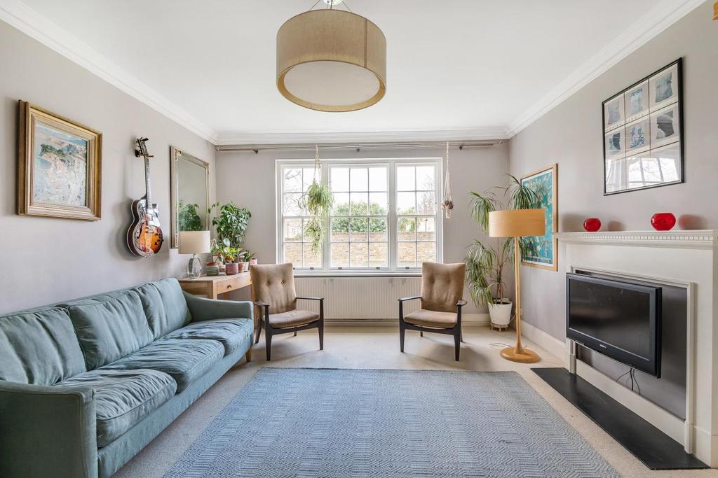 Compton Road, Islington 2 bed flat - £800,000