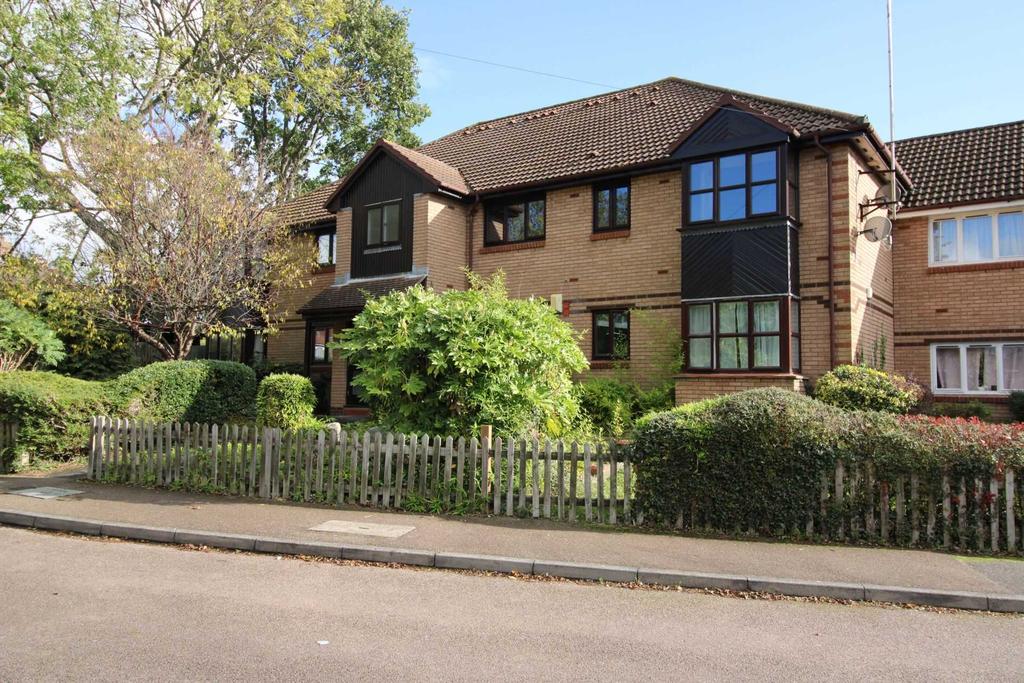 Bornedene, Potters Bar 1 bed flat £250,000