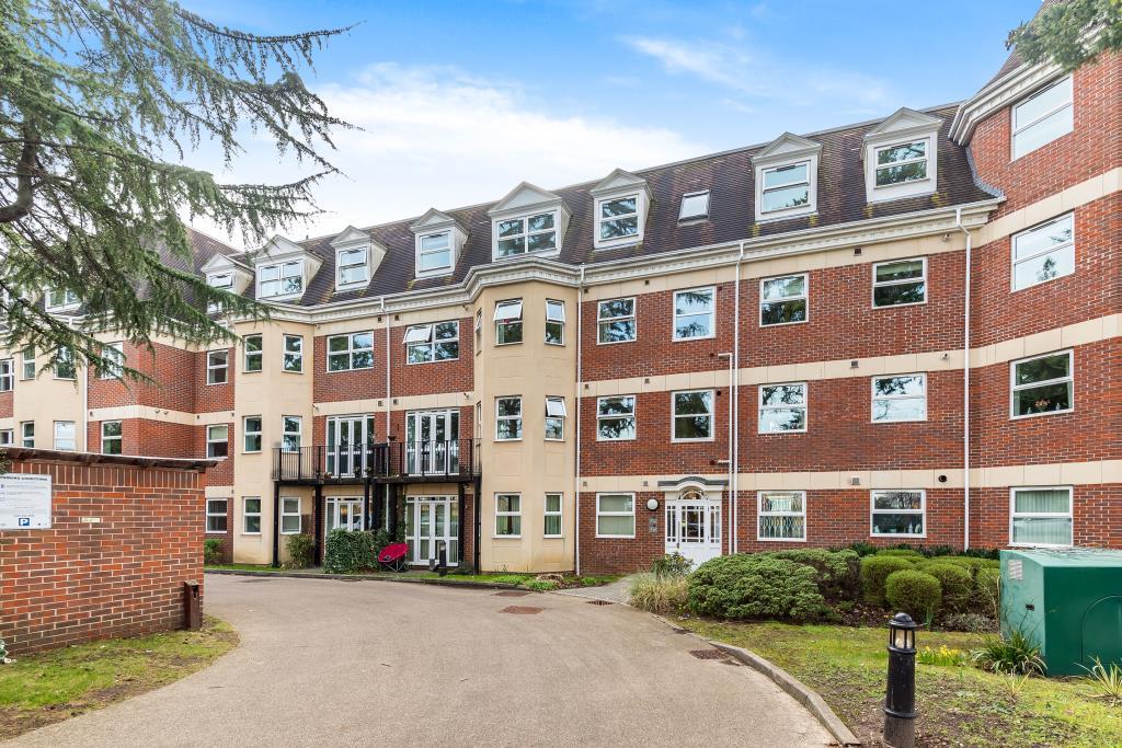 Camberley, Surrey, GU15 2 bed apartment £1,200 pcm (£277 pw)